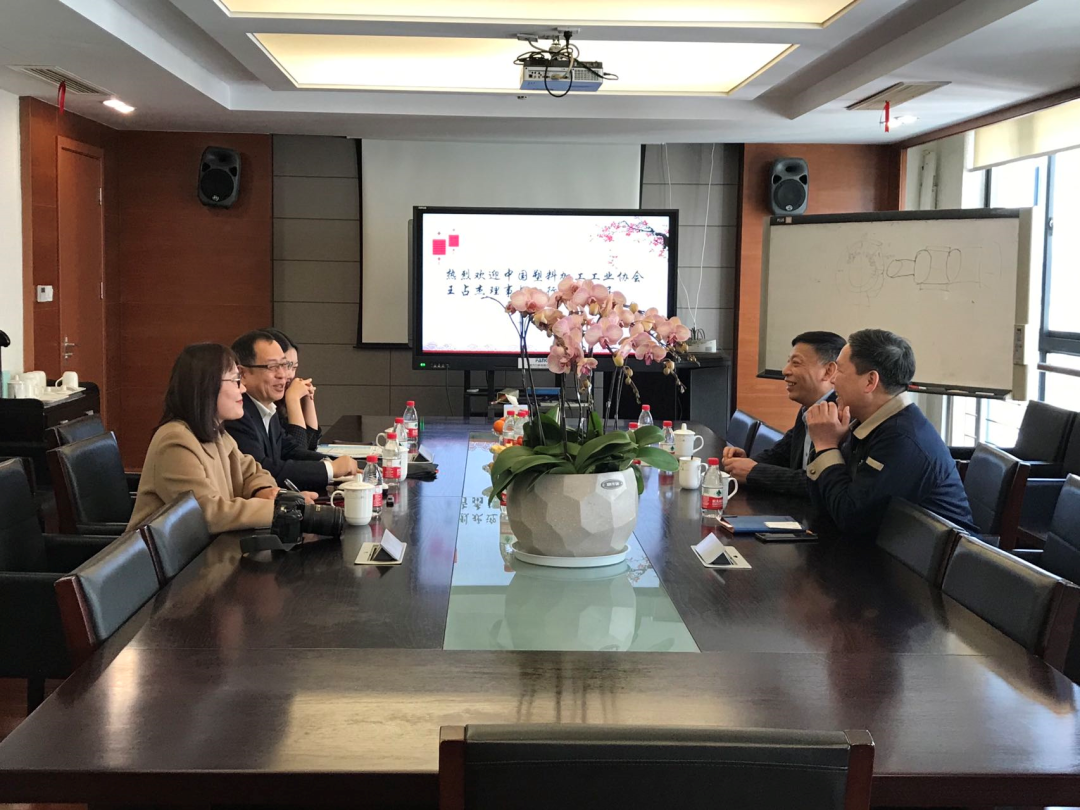 Wang Zhanjie, presidente da Associação da Indústria de Processamento de Plásticos da China, e seu grupo visitaram a Fangli Technology