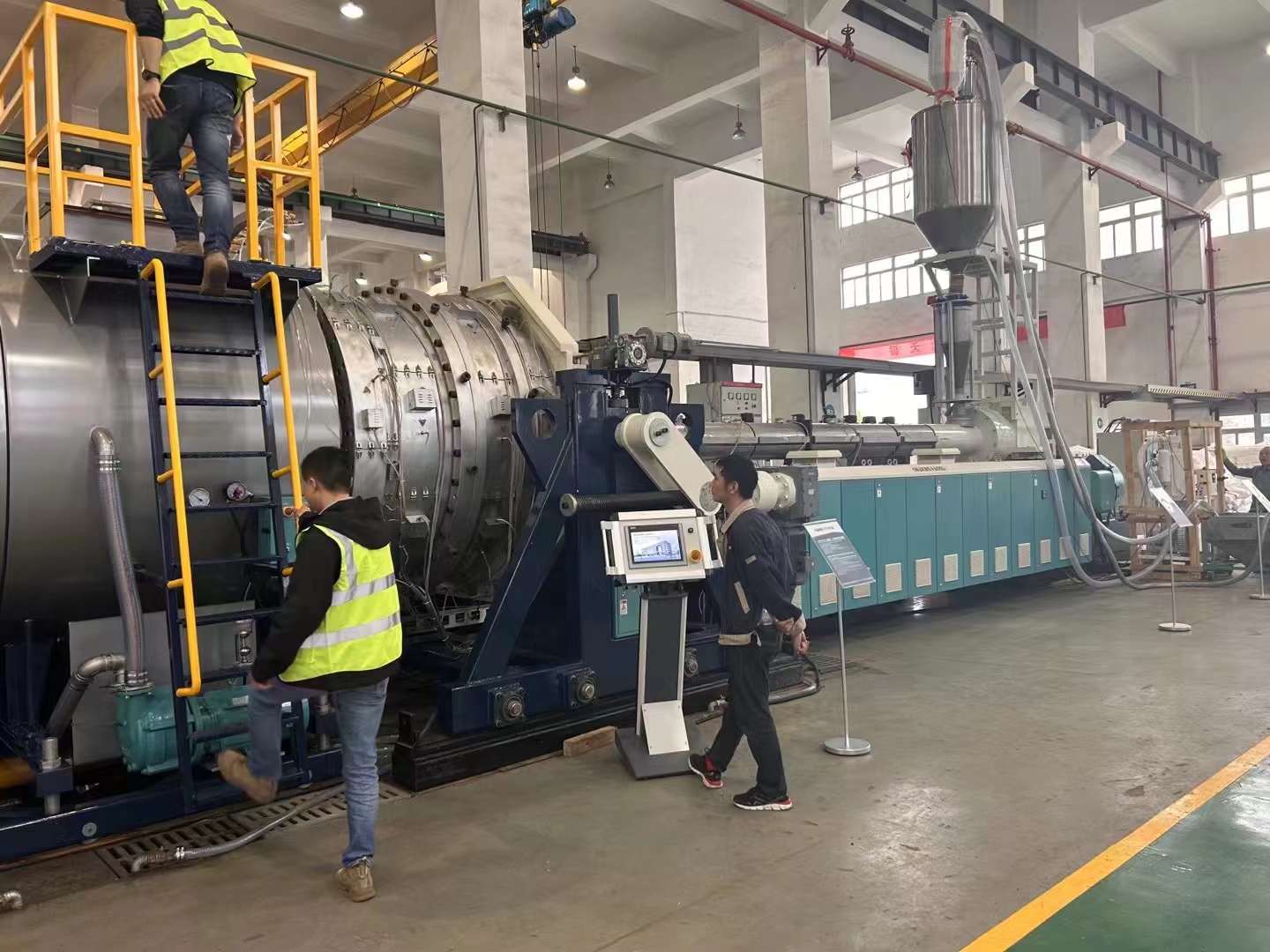 Pontos-chave para equipamentos iniciais e tecnologia de produção de tubos PE com grandes diâmetros acima de 2.000 mm