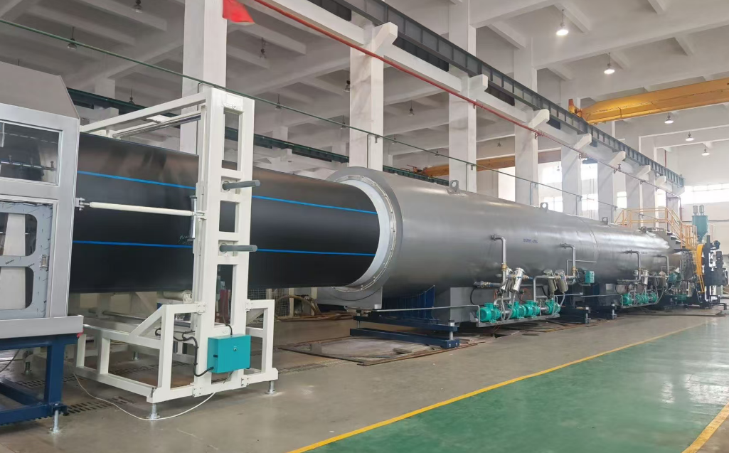 Tubos de alta espessura e grande diâmetro: como evitar arqueamento na extrusão de tubos